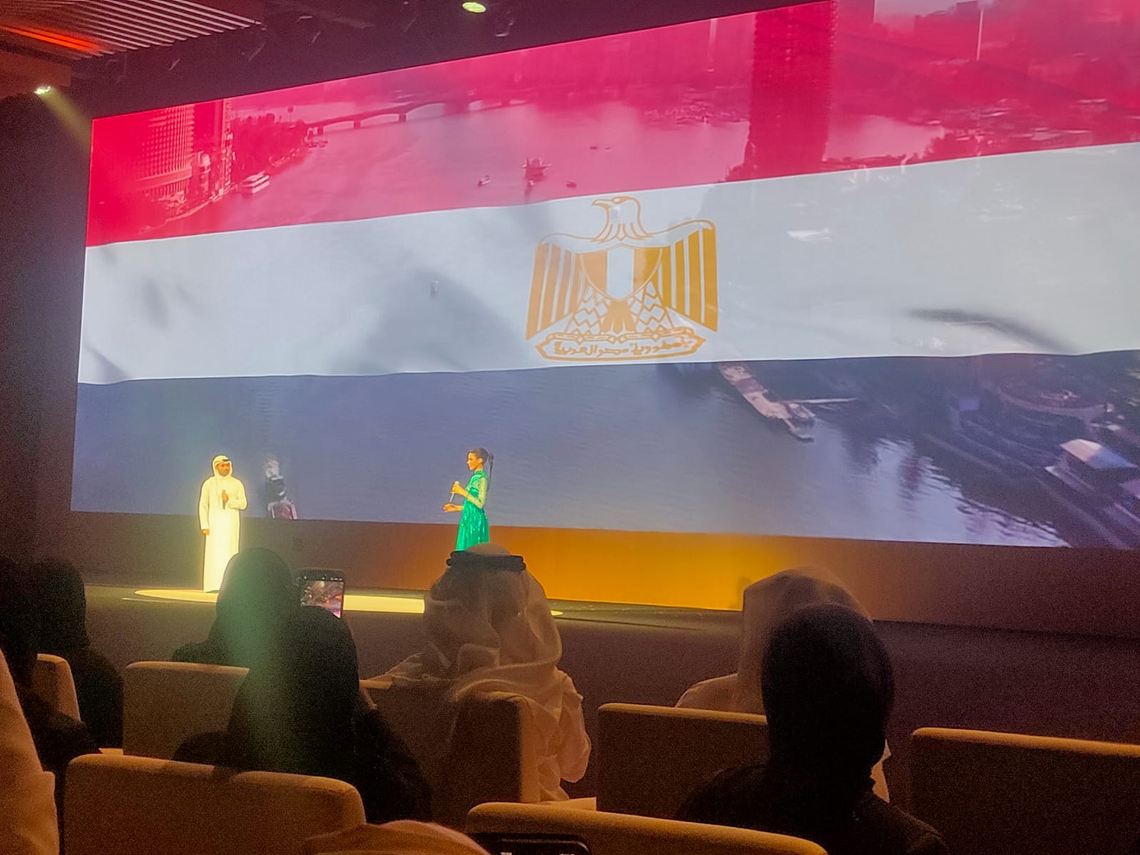 تحدي القراءة بالأناشيد الوطنية للدول العربية