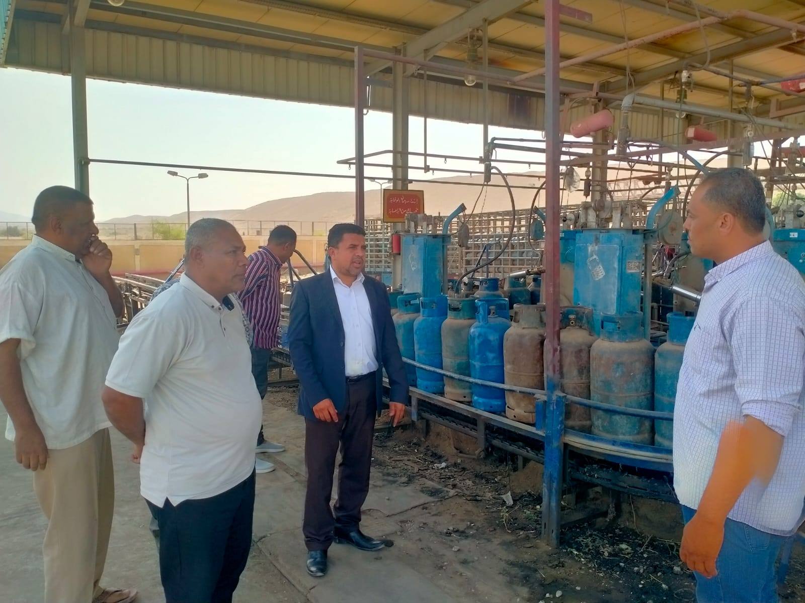 رئيس مدينة الطود يتفقد مصنع تعبئة البوتاجاز لمتابعة انتظام سير العمل رئيس مدينة الطود يتفقد مصنع تعبئة البوتاجاز لمتابعة انتظام سير العمل