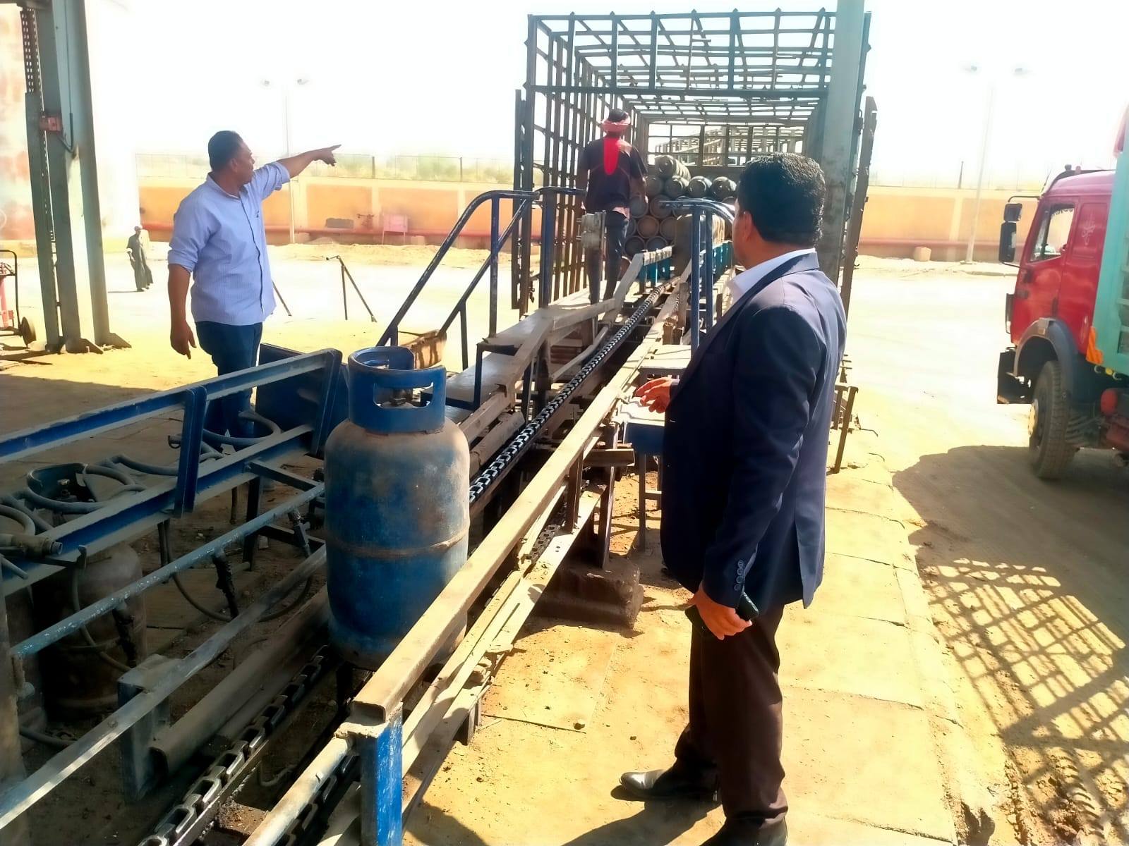 متابعة مصنع تعبئة البوتاجاز لمتابعة انتظام سير العمل بخطوط التشغيل متابعة مصنع تعبئة البوتاجاز لمتابعة انتظام سير العمل بخطوط التشغيل