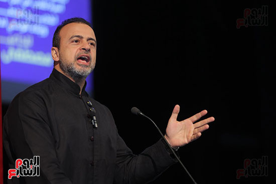 بدء ندوة الداعية مصطفى حسنى (9)