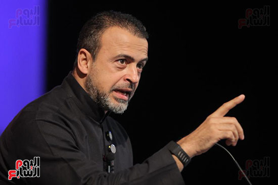 بدء ندوة الداعية مصطفى حسنى (4)
