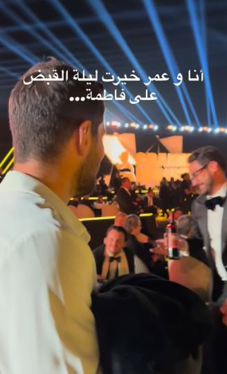 عزيز مرقة يقف احتراما لعمر خيرت في حفل الجرامي