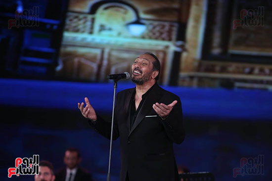 على الحجار خلال حفل مهرجان الموسيقى العربية