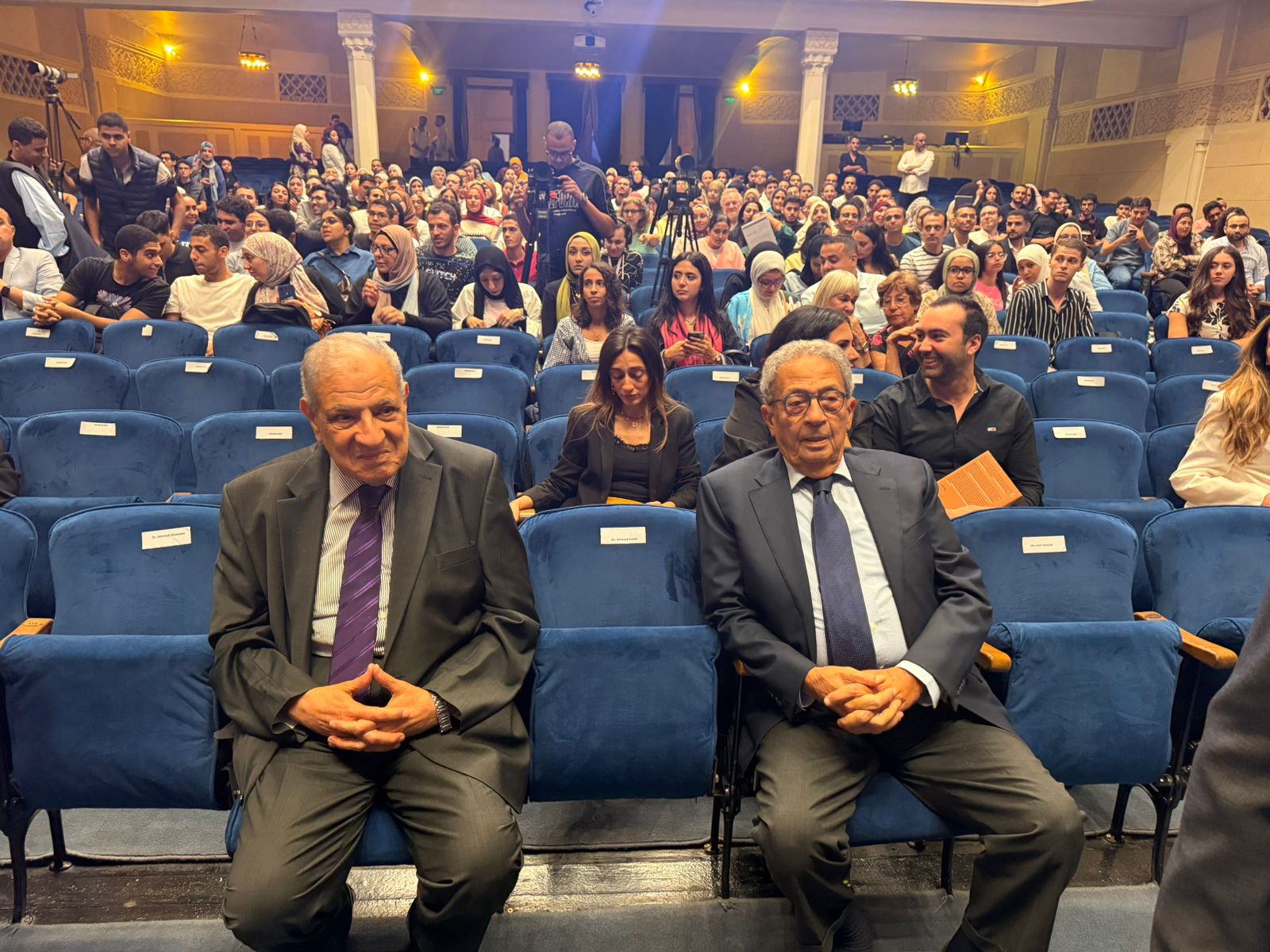 السياسى عمرو موسى والمهندس إبراهيم محلب السياسى عمرو موسى والمهندس إبراهيم محلب