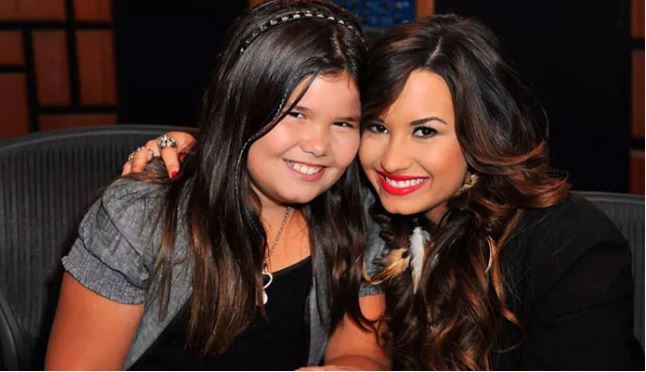 ديمي لوفاتو وشقيقتها