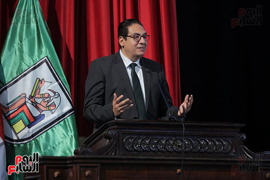 بدء ندوة الداعية مصطفى حسنى (7)