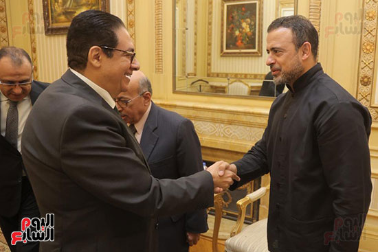 رئيس جامعة القاهرة يرحب بالداعية مصطفى حسنى رئيس جامعة القاهرة يرحب بالداعية مصطفى حسنى