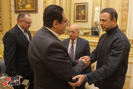 رئيس جامعة القاهرة يستقبل الداعية مصطفى حسنى قبل الندوة رئيس جامعة القاهرة يستقبل الداعية مصطفى حسنى قبل الندوة