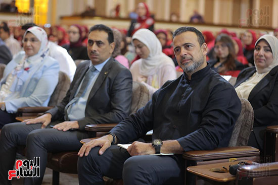 بدء ندوة الداعية مصطفى حسنى (3)