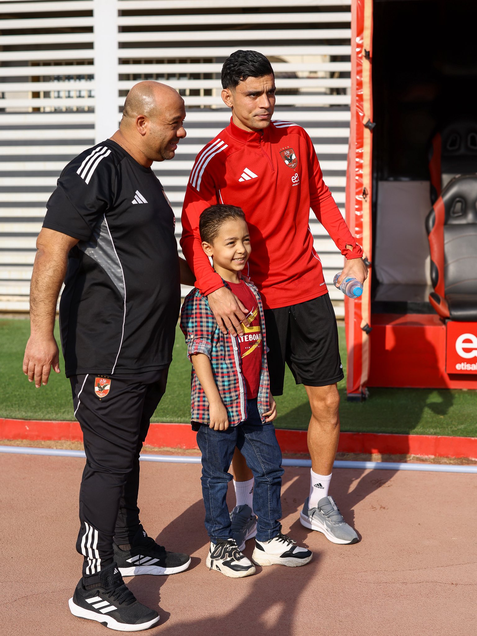 بن شرقي مع الطفل