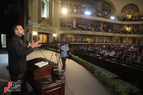 بدء ندوة الداعية مصطفى حسنى (5)