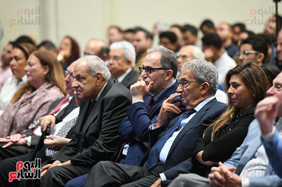 عمرو موسى وإبراهيم محلب أبرز الحضور عمرو موسى وإبراهيم محلب أبرز الحضور