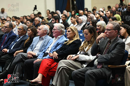 الفنان حسين فهمى والسيد عمرو وأبرز الحضور الفنان حسين فهمى والسيد عمرو وأبرز الحضور