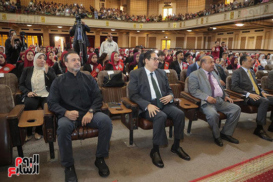 بدء ندوة الداعية مصطفى حسنى (8)