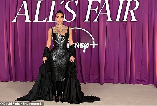 فستان كيم كارداشيان