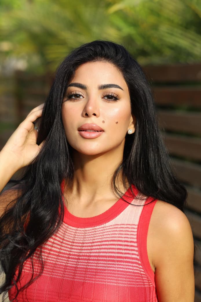 كارولين عزمى ضمن قائمة أجمل 50 وجها فى الشرق الأوسط لعام 2025 (3)