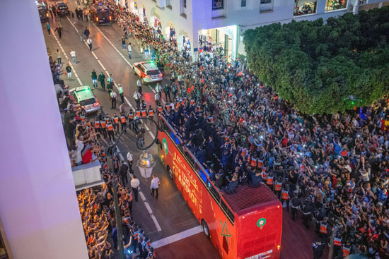 منتخب المغرب للشباب يحتفل بالمونديال فى حافلة مكشوفة بشوارع الرباط