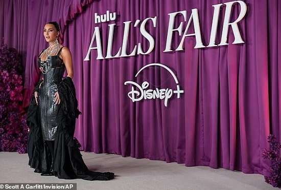 كيم كارداشيان نجمة تليفزيون الواقع الأمريكى