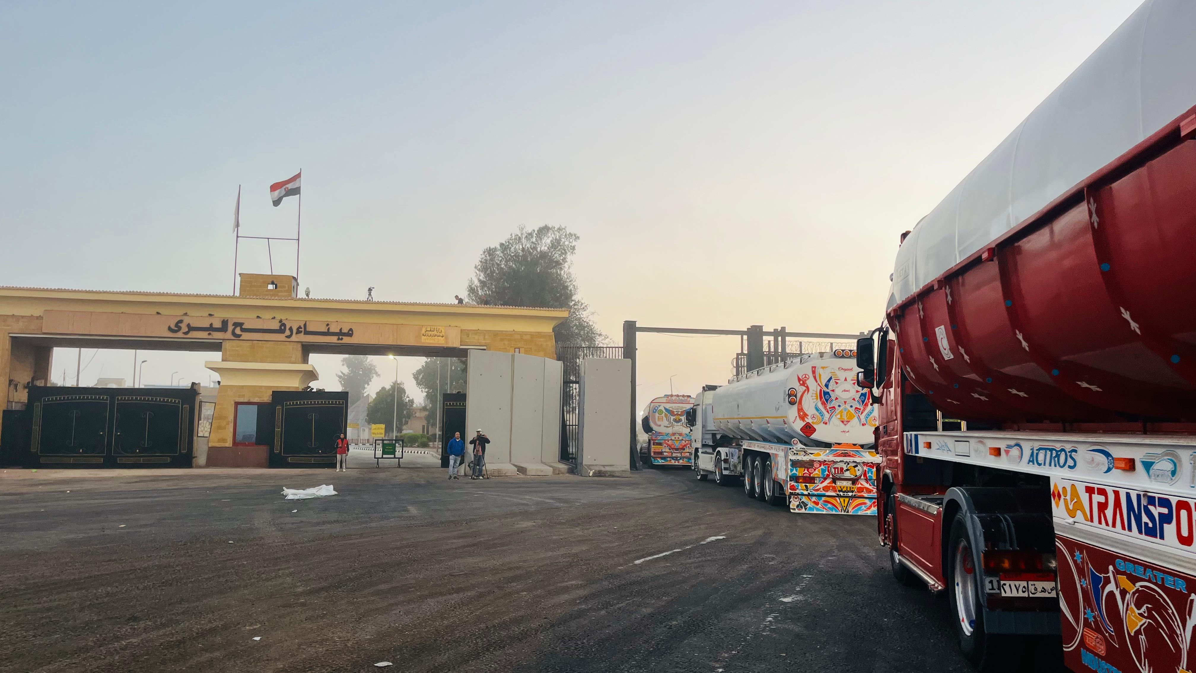 إطلاق قافلة زاد العزة الـ 57 بحمولة 6 الاف طن مساعدات الى غزة إطلاق قافلة زاد العزة الـ 57 بحمولة 6 الاف طن مساعدات الى غزة