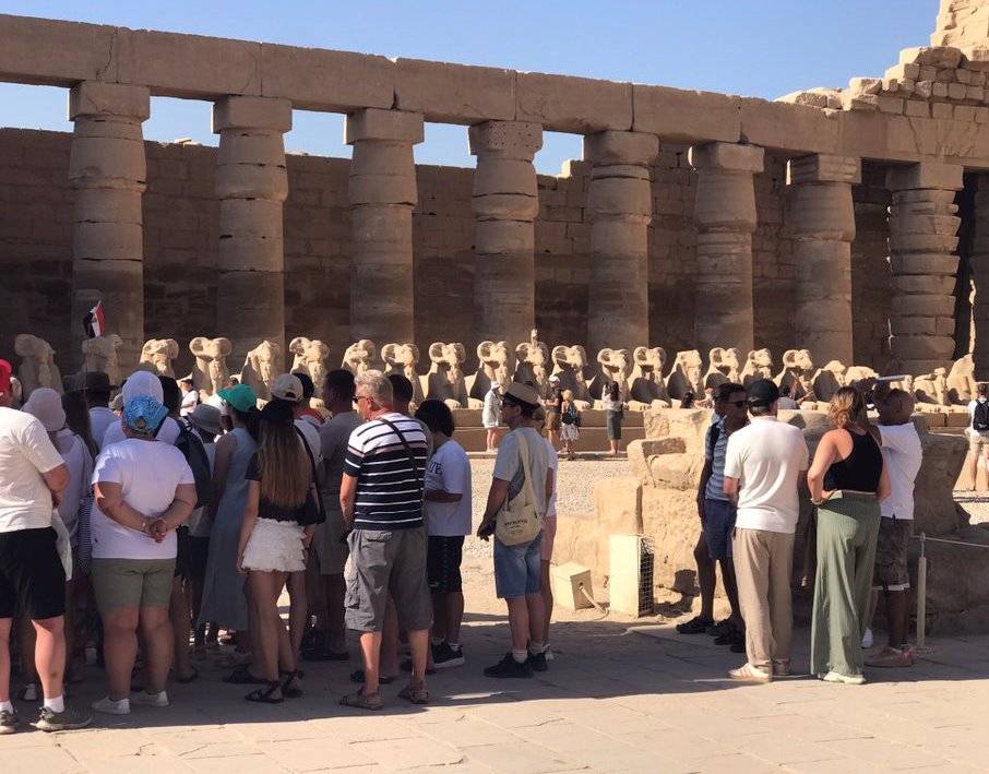 جانب من زيارات السياحي بين كباش الكرنك جانب من زيارات السياحي بين كباش الكرنك
