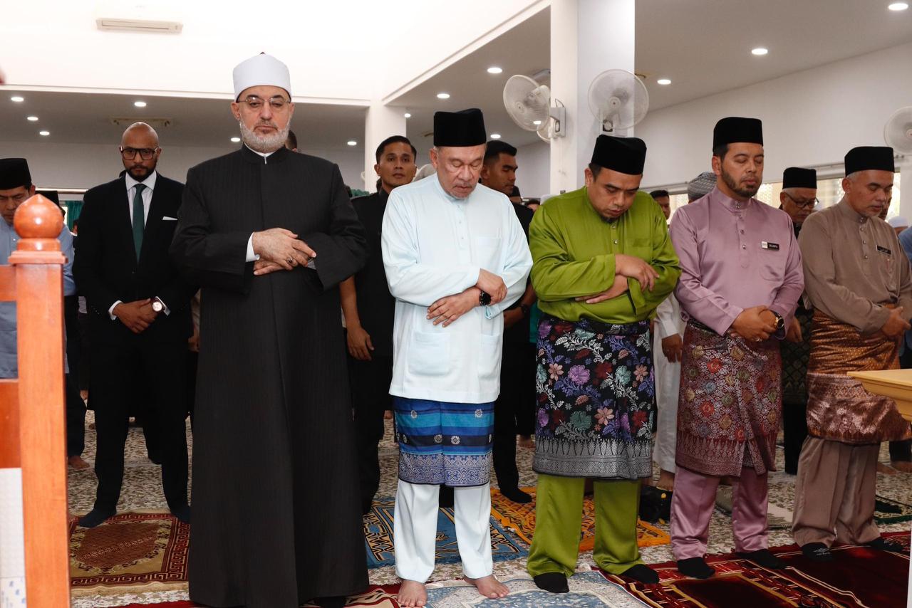 الدكتور نظير عياد مفتى الجمهورية الدكتور نظير عياد مفتى الجمهورية