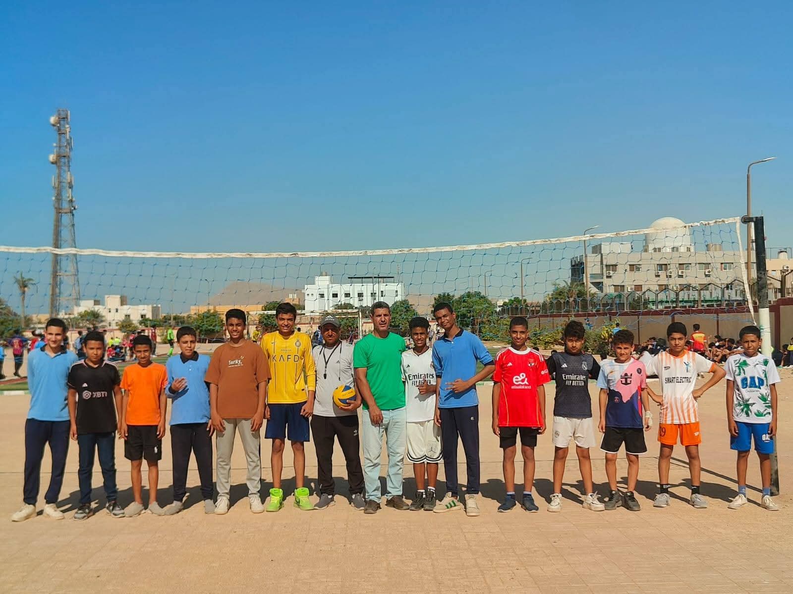 تلاميذ المدارس أثناء فعاليات دوري الأنشطة الرياضية بااستاد طور سيناء تلاميذ المدارس أثناء فعاليات دوري الأنشطة الرياضية بااستاد طور سيناء