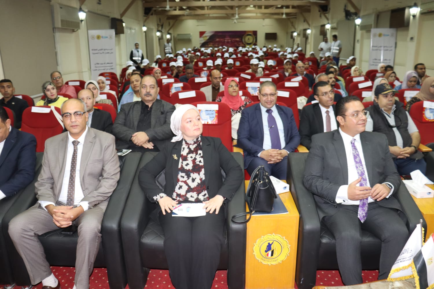 جانب من المعسكر جانب من المعسكر