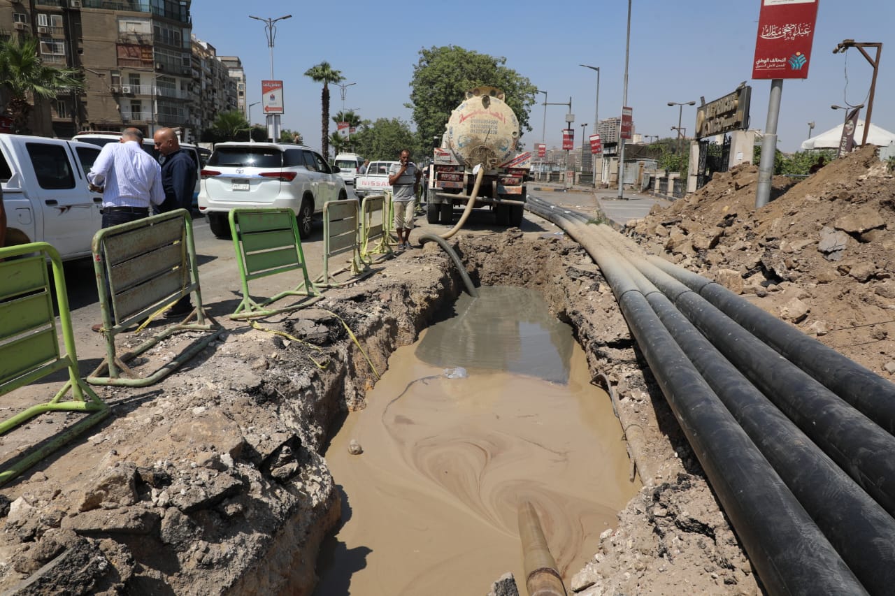 أعمال الحفر النفقى لكابلات تغذية محطات مياه جزيرة الذهب