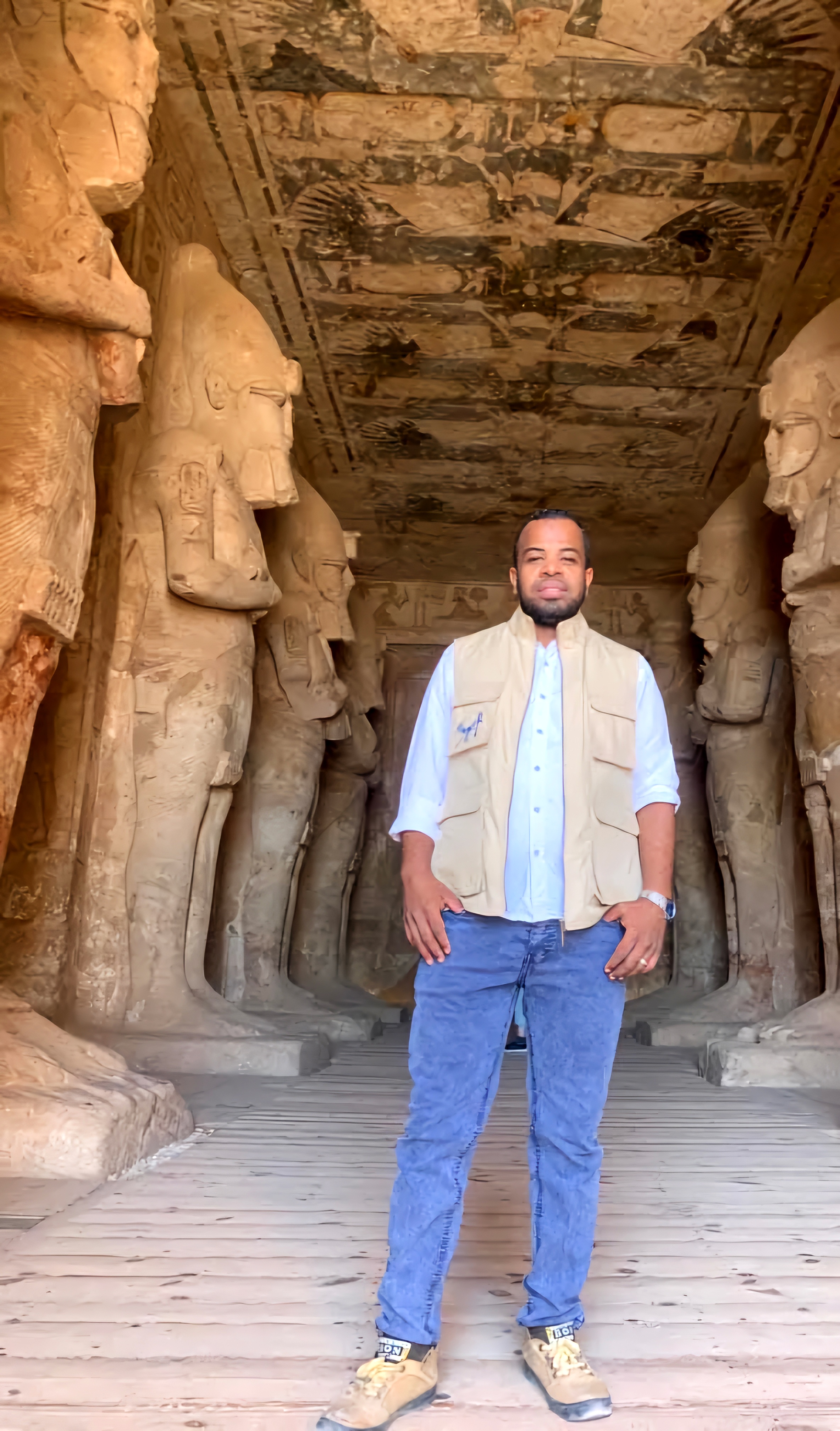 مدير آثار أبوسمبل مدير آثار أبوسمبل