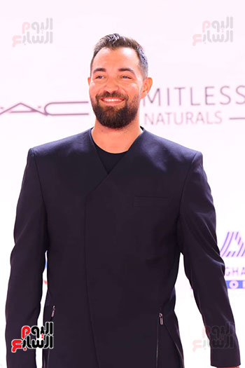 باسل إلزارو