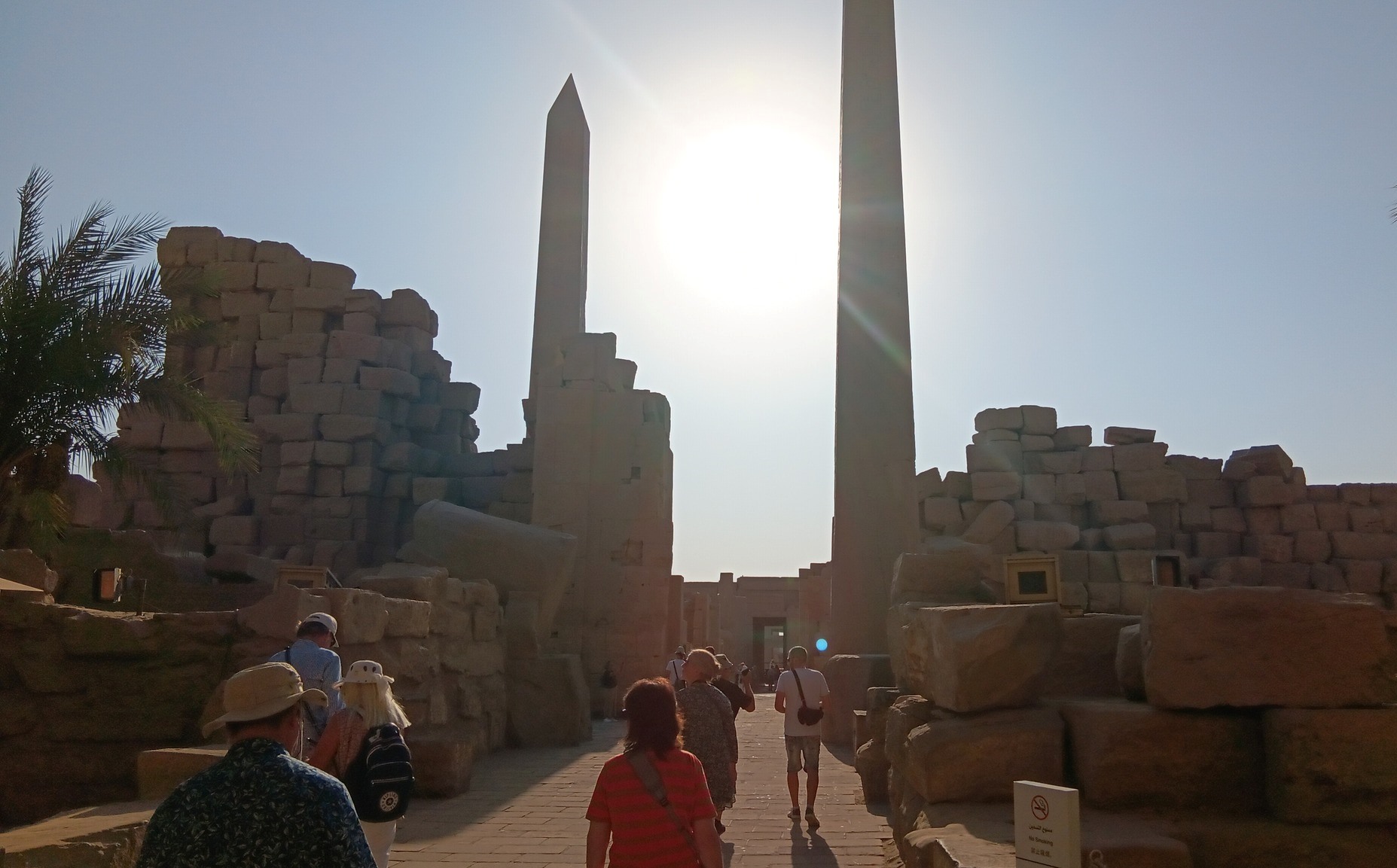 توافد الأجانب يومياً فى معابد الأقصر توافد الأجانب يومياً فى معابد الأقصر