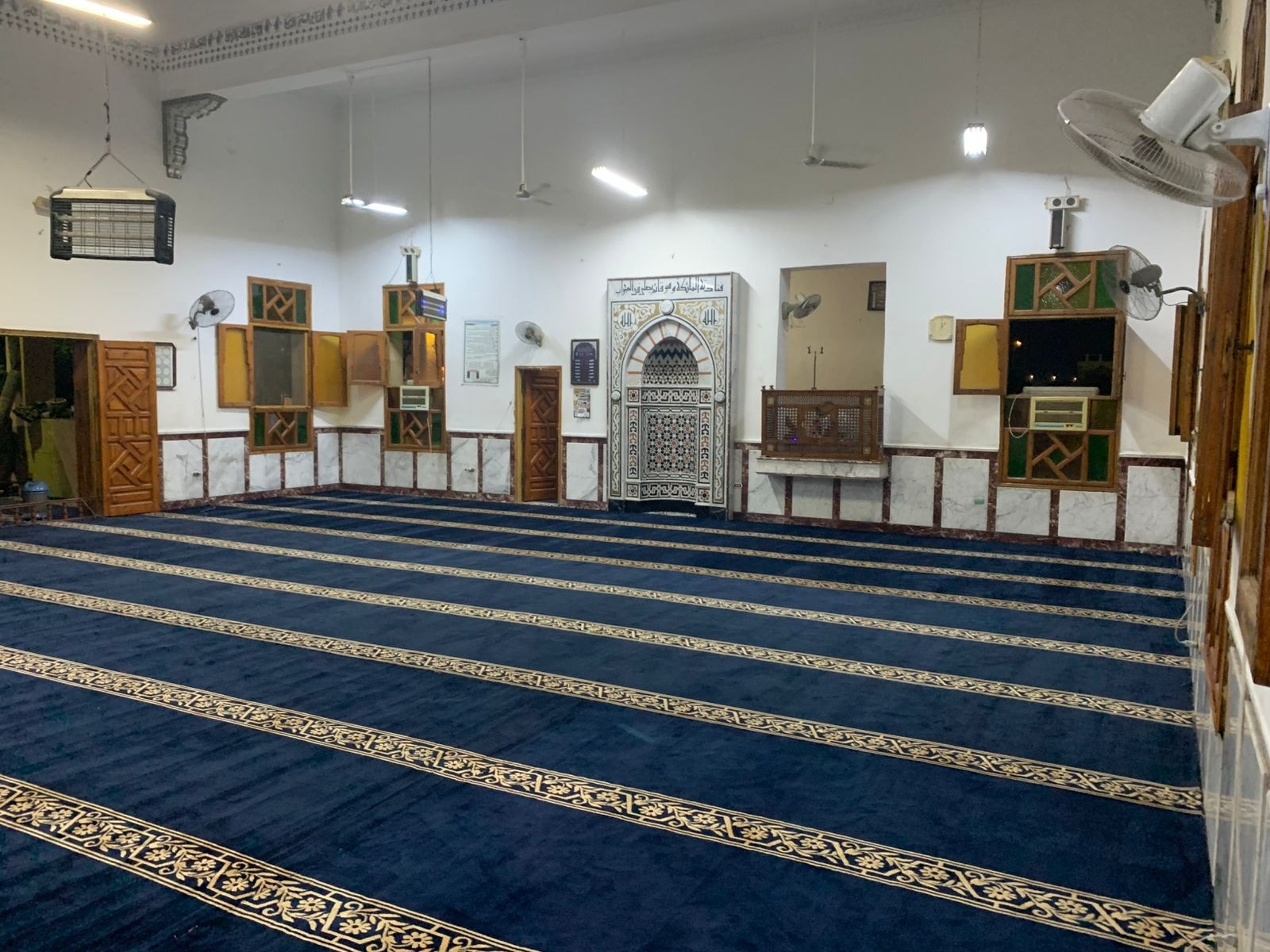 فرش مسجد قطاع الأمن المركزي بالقرنة