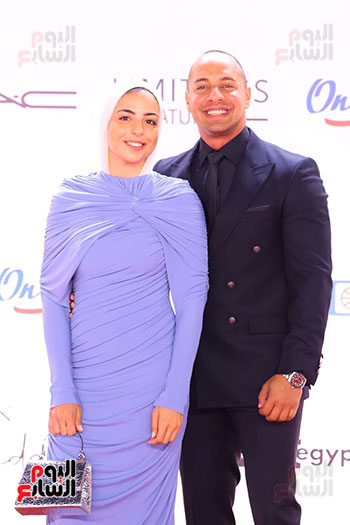 عمرو وهبة وزوجتة (1)