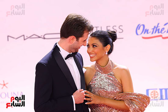 مى الغيطانى وزوجها (1)