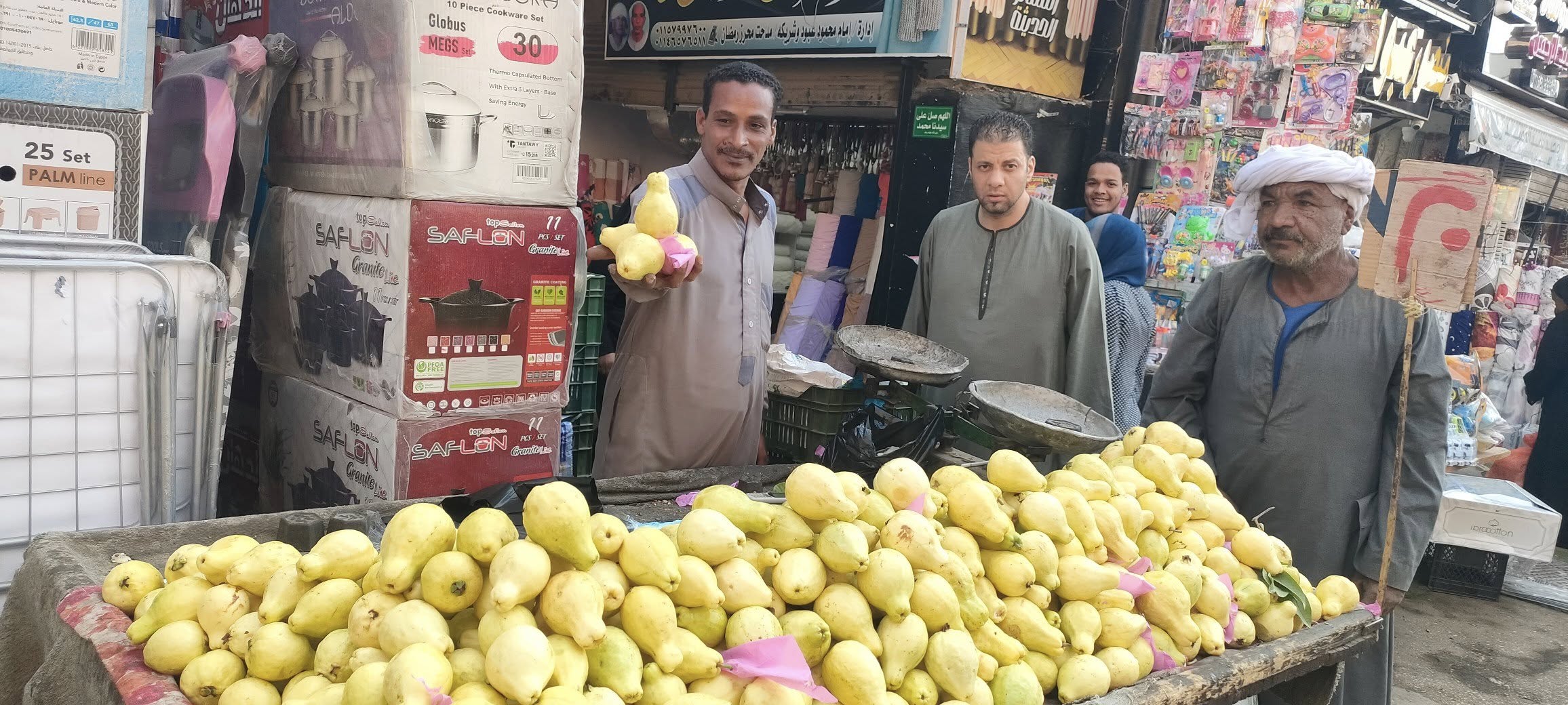 أسعار فاكهة الشتاء في جولة اليوم السابع حول الأسواق بمحافظة الأقصر