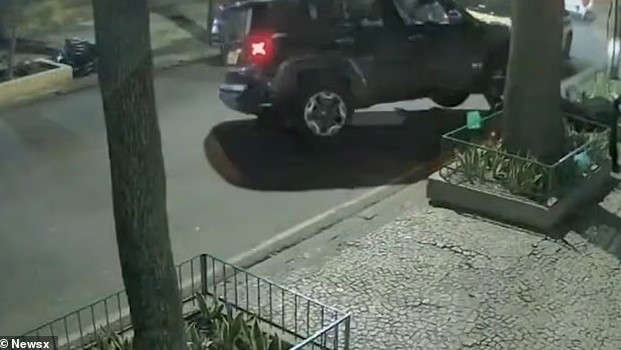 امرأة تحاصر لصين