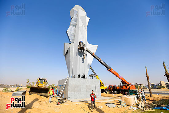 رفع التمثال تمثال في مدخل الطريق الصحراوي رفع التمثال تمثال في مدخل الطريق الصحراوي