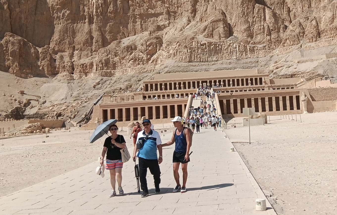 زيارات الأجانب لمعبد الملكة حتشبسوت زيارات الأجانب لمعبد الملكة حتشبسوت