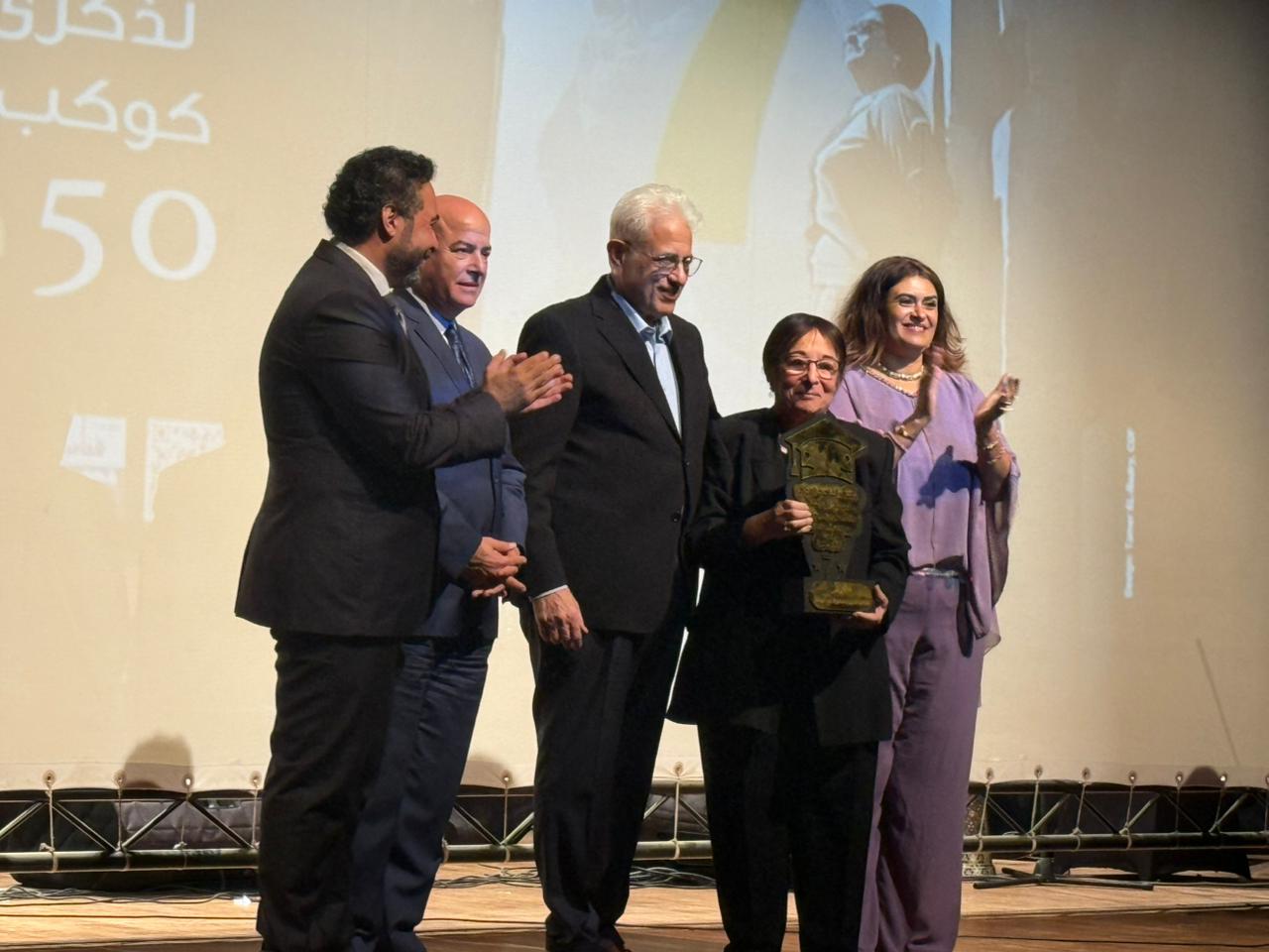 تكرم اسم محفوظ عبد الرحمن وسميرة عبد العزيز تتسلمه (3)