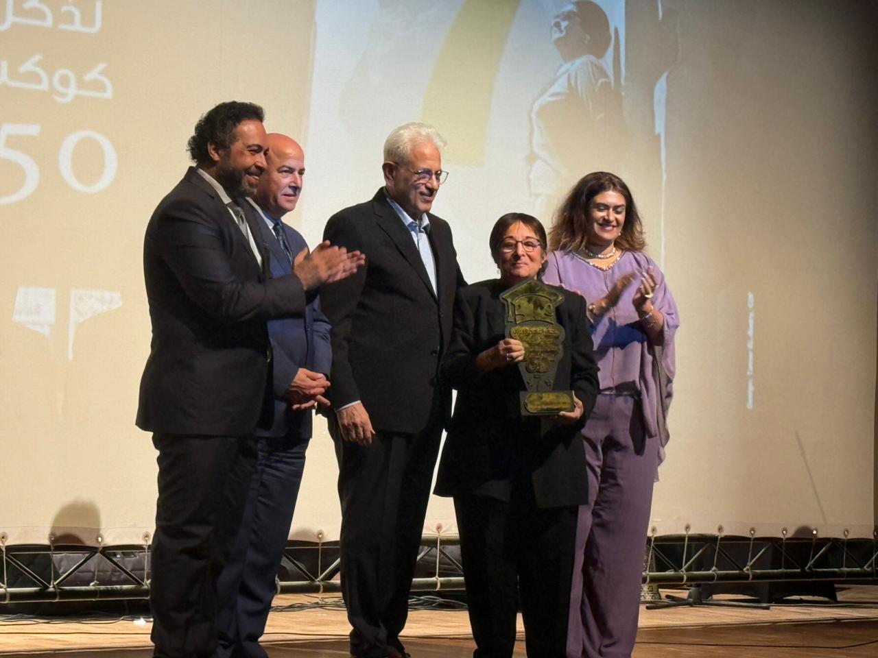 تكرم اسم محفوظ عبد الرحمن وسميرة عبد العزيز تتسلمه (2)