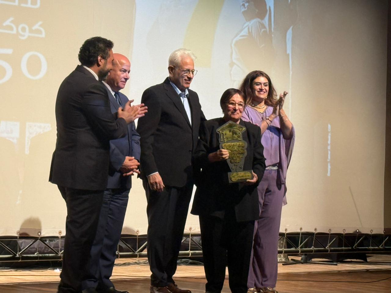 تكرم اسم محفوظ عبد الرحمن وسميرة عبد العزيز تتسلمه (4)