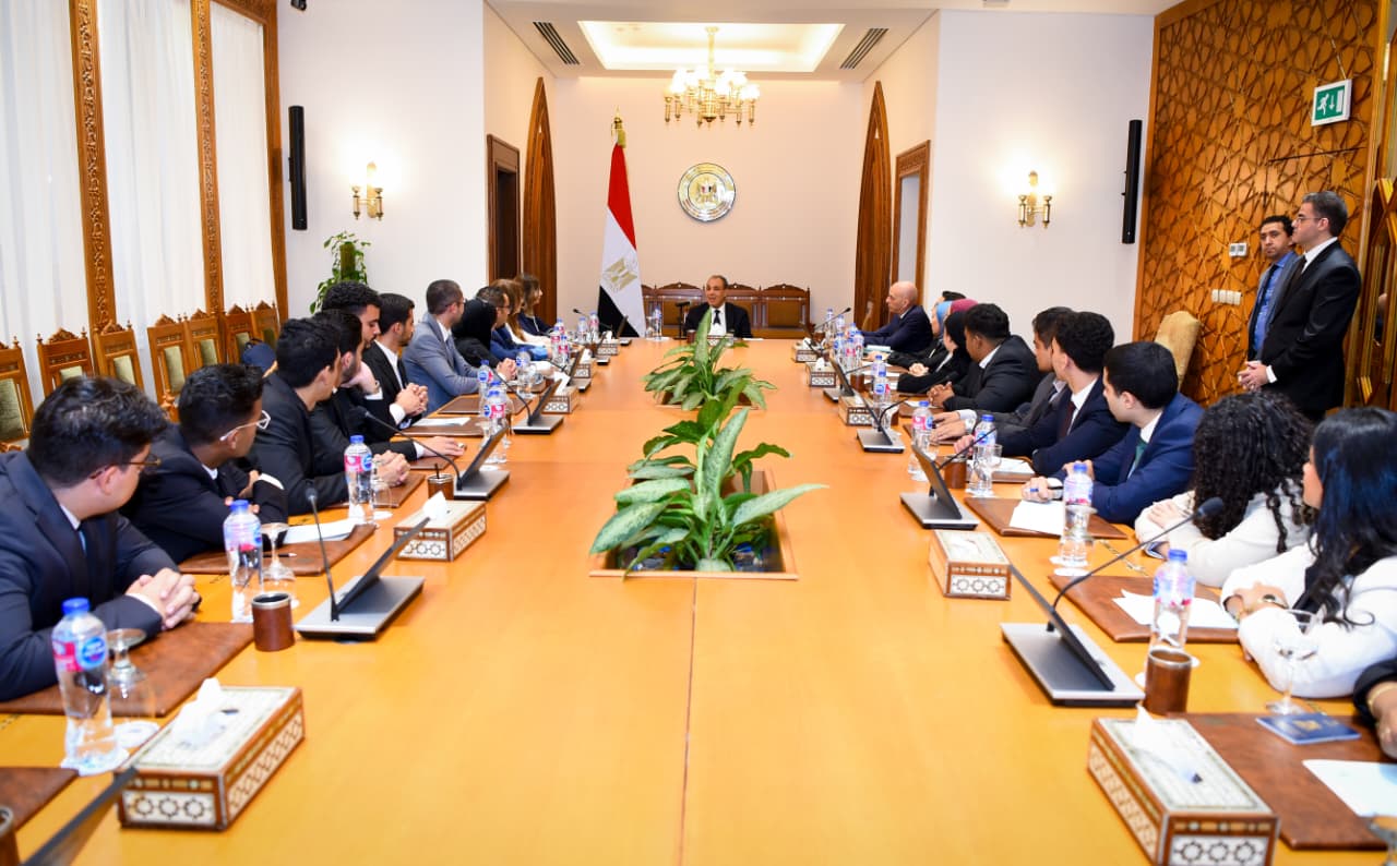 لقاء وزير الخارجية مع الطلاب لقاء وزير الخارجية مع الطلاب