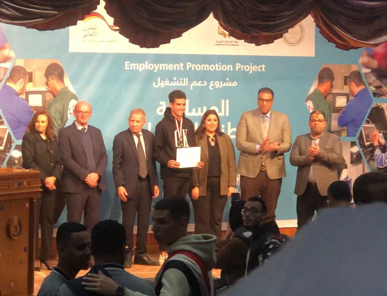 الطالب عبد الرحمن خلال التكريم