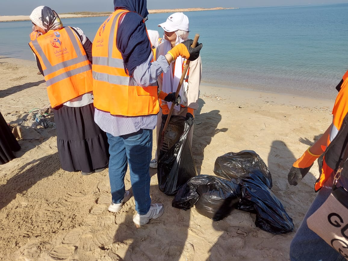 فاعلية معا لبيئة بلا مخلفات على شاطئ الأنفوشى فاعلية معا لبيئة بلا مخلفات على شاطئ الأنفوشى