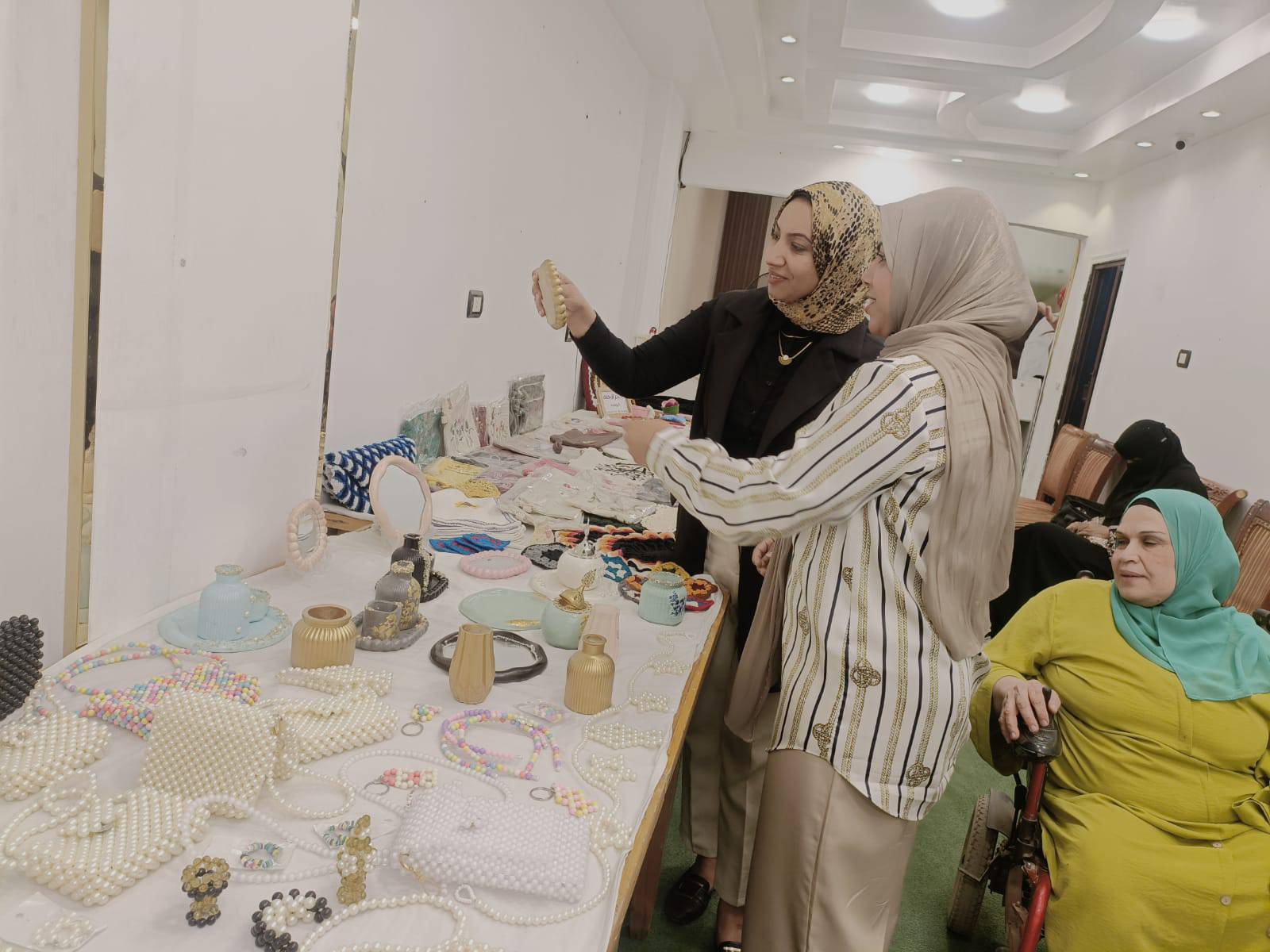 الأقصر تستضيف فعاليات معرض لمنتجات الحرفيين برعاية وحدة أيادي مصر الأقصر تستضيف فعاليات معرض لمنتجات الحرفيين برعاية وحدة أيادي مصر