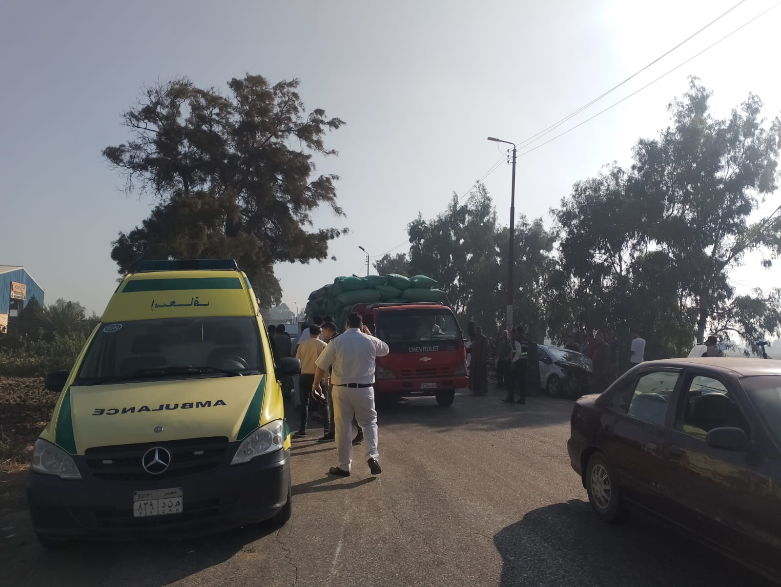 نقل المصابين بسيارات الاسعاف نقل المصابين بسيارات الاسعاف