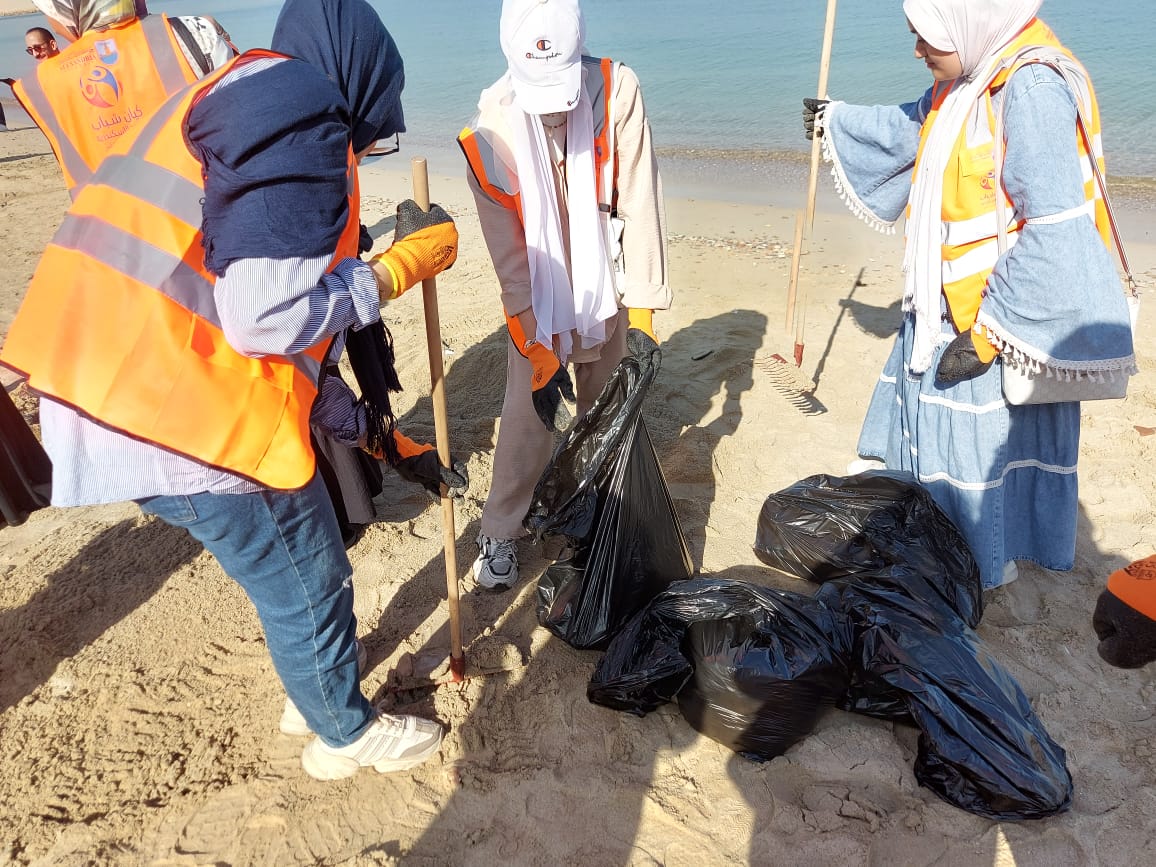 تنظيف الشاطئ تنظيف الشاطئ