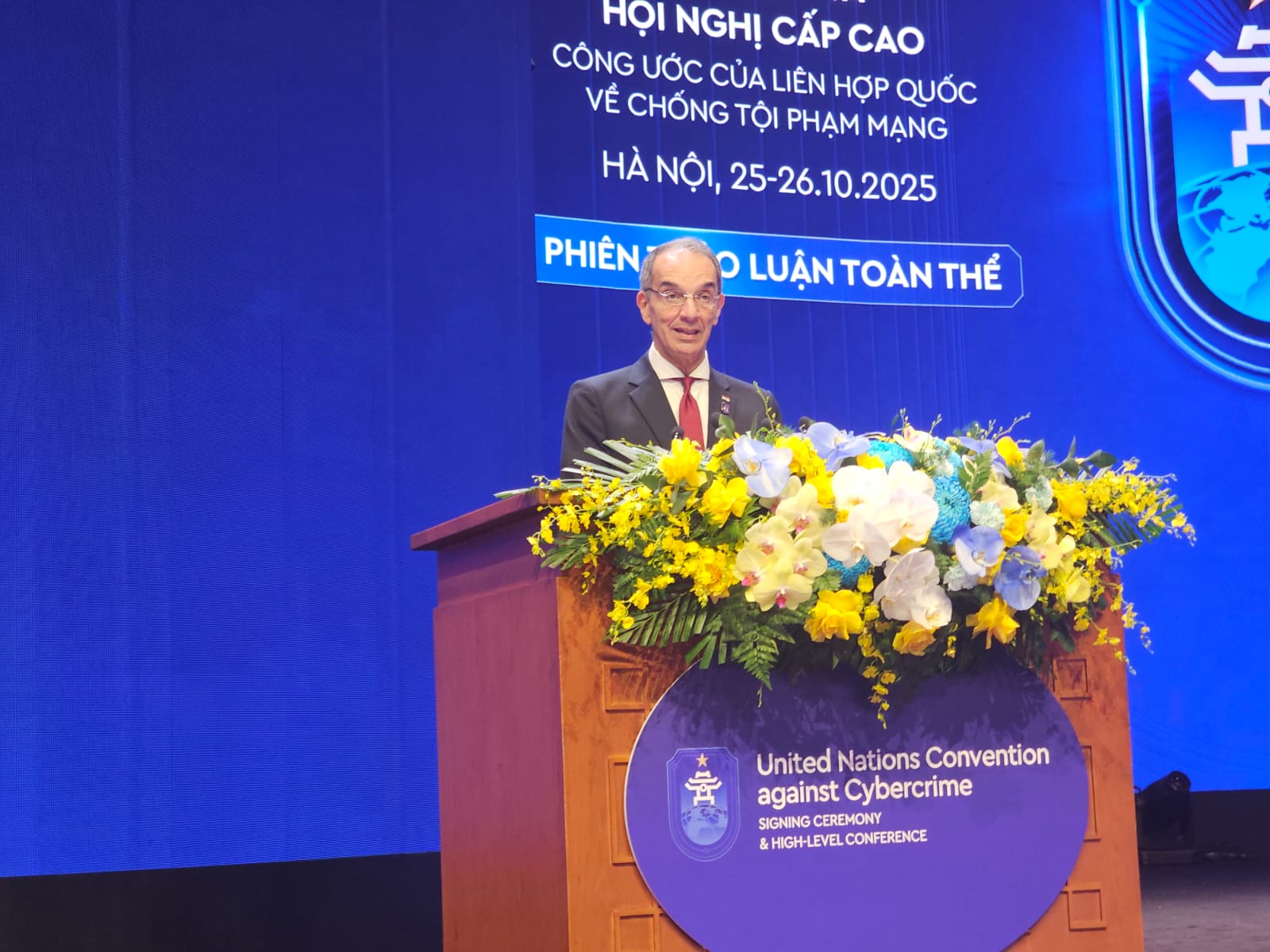 دكتور عمرو طلعت دكتور عمرو طلعت