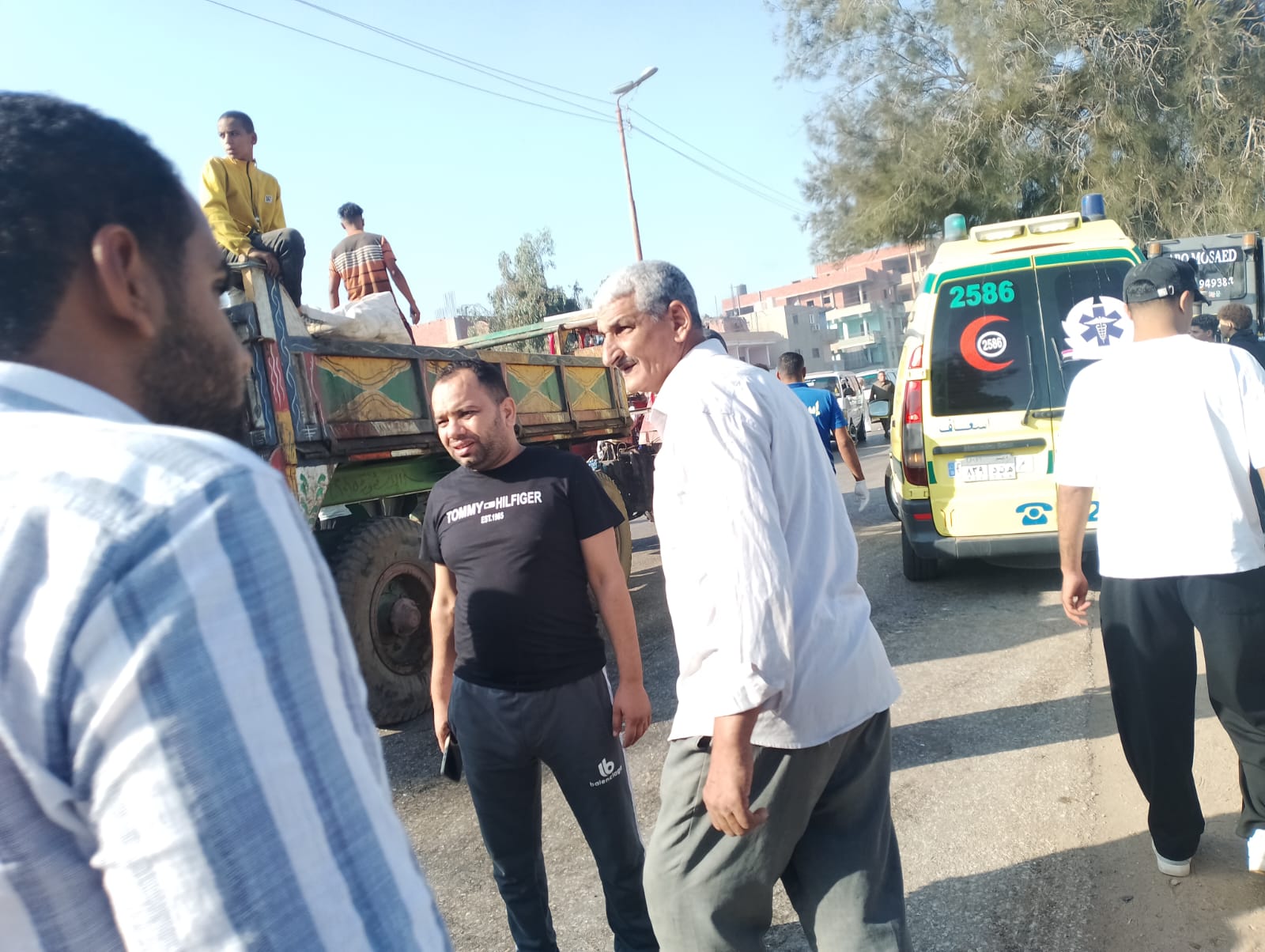 وصول سيارات الاسعاف وصول سيارات الاسعاف