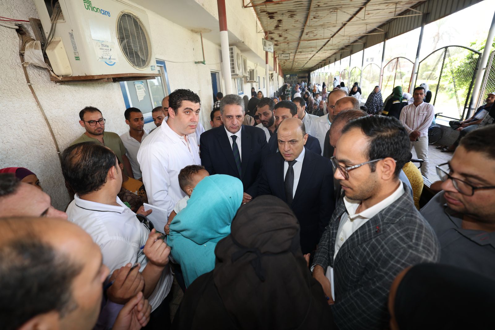 محافظ كفر الشيخ يتفقد مستشفى كفر الشيخ العام